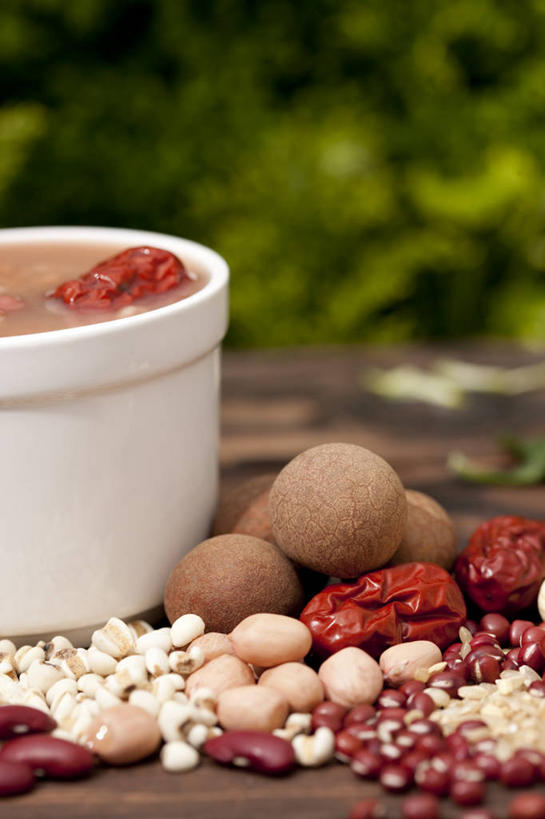 点心,无人,竖图,彩色,室外,特写,桌子,花生,静物,餐具,中国,亚洲,准备,装饰,粥,美味,食品,小吃,饮食,碗,甜食,桂圆,诱惑,摄影,五颜六色,部分,色彩斑斓,膳食,五彩缤纷,东亚,八宝粥,枣椰子,健康食物,五彩斑斓,散布,五光十色,彩图,成分