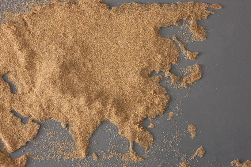 无人,横图,俯视,特写,留白,沙漠,风,静物,地图,灰色背景,环保,沙子,世界地图,自然灾害,自然,概念,摄影,能源,回收,资源,创造力,干旱,干的,利用,低碳,循环,环境保护,沙画,持续,想法,自然地理,彩图,高角度拍摄,影棚拍摄,地图学,测绘学