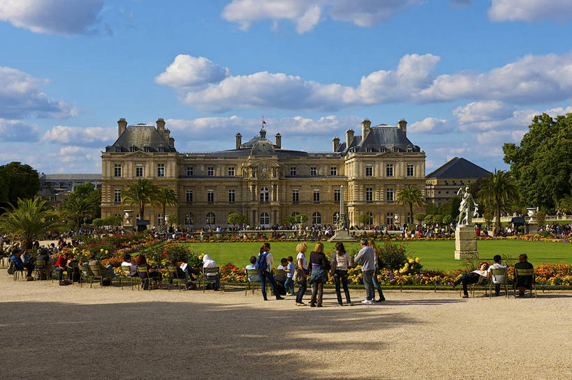 西方人,无人,宫殿,横图,室外,白天,旅游,建筑,法国,卢森堡,巴黎,欧洲,欧洲人,花坛,云,宏伟,蓝色,风景,天空,地标建筑,摄影,西欧,卢森堡大公国,卢森堡公园,白种人,彩图,旅行