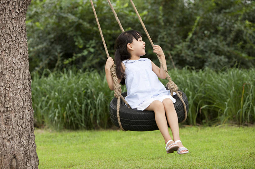 东方人,儿童,一个人,公园,坐,笑,微笑,露齿笑,横图,室外,白天,正面,旅游,度假,游戏,快乐,兴奋,幸福,纯洁,草地,草坪,美景,北京,亚洲,仅一个女性,仅一个人,吊挂,悬挂,摇摆,景观,半空,挂,玩,拿着,休闲装,娱乐,刺激,草,树,树干,小孩,绿色,黑色,自然,轮胎,秋千,夏天,荡秋千,仅一个小孩,享受,休闲,橡胶,景色,放松,活力,可爱,童年,童趣,握紧,摄影,生活方式,活动,动作,享乐,自然风光,摇晃,户外活动,童真,橡胶制品,东亚,烂漫,无邪,车胎,无忧无虑,天真,女孩,女人,女性,亚洲人,中国人,孩子,休闲活动,玩耍,嬉戏,彩图,欢乐,外胎,女生