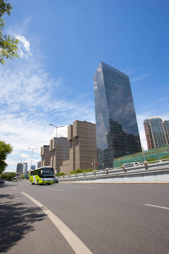无人,竖图,室外,白天,旅游,度假,商务,美景,城市风光,城市,道路,高速公路,建筑,街道,立交桥,路,摩天大楼,公路,北京,中国,亚洲,景观,路边,云,分界线,公共交通,交通,首都,娱乐,现代,蓝色,风景,天空,享受,休闲,办公大楼,景色,放松,运输,摄影,都市风光,市区,东亚,发展,万达广场,繁荣,金融区,马路,彩图,中国国际贸易中心,大望路