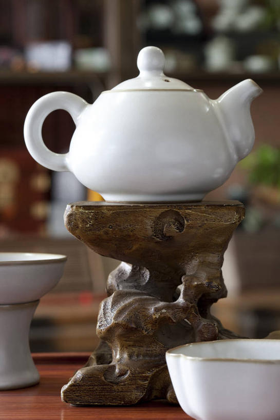 无人,竖图,室内,特写,下午茶,桌子,静物,北京,中国,亚洲,装饰,材料,瓷器,壶,陶瓷制品,艺术品,古典,杯,传统,饮食,茶壶,容器,茶馆,摄影,根雕,中国茶,中国文化,古典风格,东亚,东亚文化,茶杯,彩图,传统文化,汝瓷