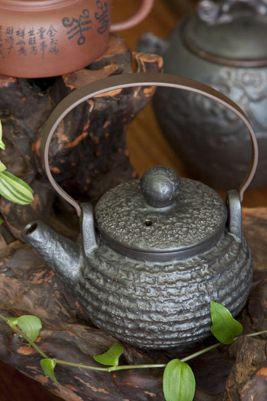 无人,竖图,室内,特写,下午茶,静物,叶子,北京,中国,亚洲,装饰,壶,陶瓷制品,古典,传统,茶壶,容器,工艺品,茶馆,陶器,摄影,根雕,紫砂壶,中国茶,简单,中国文化,古典风格,东亚,东亚文化,彩图,传统文化,茶叶盒