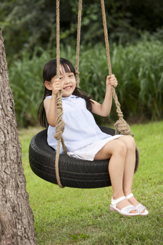 东方人,儿童,一个人,公园,坐,笑,微笑,露齿笑,竖图,室外,白天,旅游,度假,游戏,快乐,兴奋,幸福,纯洁,草地,草坪,美景,北京,亚洲,仅一个女性,仅一个人,吊挂,悬挂,摇摆,景观,半空,挂,玩,拿着,休闲装,娱乐,刺激,草,树,树干,小孩,绿色,黑色,自然,轮胎,秋千,夏天,荡秋千,仅一个小孩,享受,休闲,橡胶,景色,放松,活力,可爱,童年,童趣,握紧,摄影,生活方式,活动,动作,享乐,自然风光,摇晃,户外活动,童真,橡胶制品,东亚,烂漫,无邪,车胎,无忧无虑,天真,女孩,女人,女性,亚洲人,中国人,孩子,休闲活动,玩耍,嬉戏,彩图,欢乐,外胎,女生