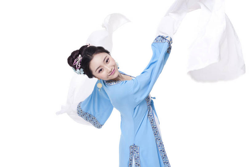 东方人,成年人,一个人,举,微笑,横图,留白,白色背景,侧面,民族服装,快乐,自由,幸福,热情,北京,中国,亚洲,仅一个年轻女性,仅一个女性,仅一个人,表演,摇摆,服装,艺术,缎带,古典,扭头,注视,旋转,文化,表演者,传统,扮演,衣服,发饰,观察,看,手势,托,转头,活力,乐趣,美女,平衡,摄影,服饰,影棚,观看,仙女,古装,察看,演出,袖子,高雅,优美,享乐,关注,娱乐活动,发髻,中国文化,摄影棚,肖像,古典风格,演出服,东亚,东亚文化,韵味,扭动,技能,年轻女性,女人,女性,亚洲人,中国人,年轻人,舞者,举起,举手,举着,向上举,向上伸,向上托,半身,彩图,影棚拍摄,传统服装,民俗服,装扮,欢乐,拍摄,舞蹈,魅力,打手势,传统文化,美人,水袖
