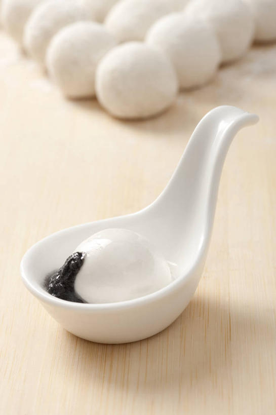 无人,竖图,特写,静物,元宵节,节日,芝麻,食品,汤匙,摄影,中国文化,汤圆,东亚文化,彩图,影棚拍摄,传统文化,传统节日