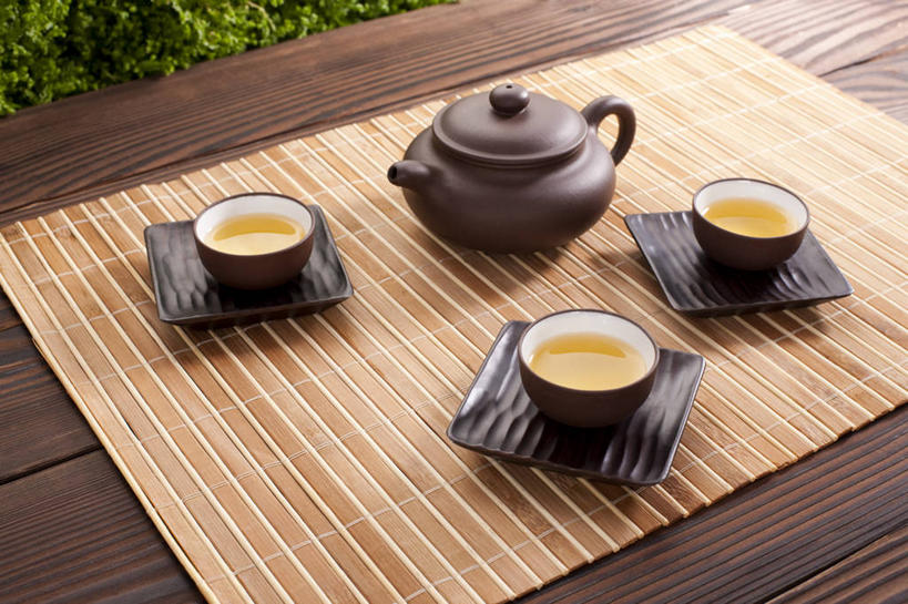 无人,横图,特写,留白,茶,桌子,静物,壶,木纹,绿茶,茶道,饮食,饮料,花茶,四个,放松,摄影,紫砂壶,竹简,中国文化,烧水壶,热饮,东亚文化,茶杯,彩图,影棚拍摄