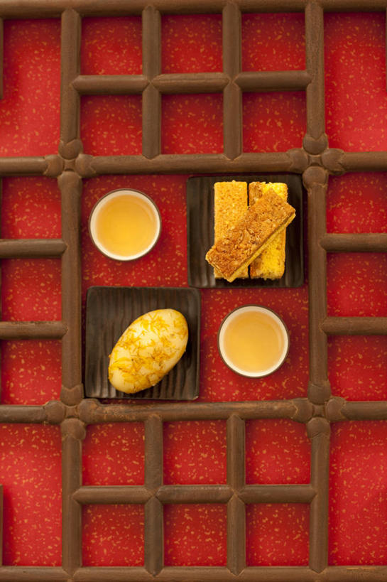 点心,无人,竖图,俯视,彩色,特写,烘焙,茶,静物,餐具,亚洲,艺术,装饰,美味,食品,小吃,饮食,甜食,诱惑,摄影,五颜六色,色彩斑斓,创造力,膳食,五彩缤纷,东亚,核桃酥,热饮,五彩斑斓,五光十色,茶杯,彩图,高角度拍摄,影棚拍摄,桂花糕