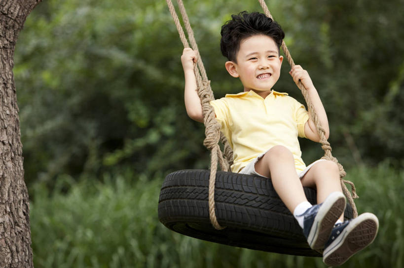 东方人,儿童,一个人,公园,坐,笑,微笑,露齿笑,横图,室外,白天,正面,旅游,度假,游戏,快乐,兴奋,幸福,纯洁,美景,北京,亚洲,仅一个男性,仅一个人,吊挂,悬挂,摇摆,景观,半空,挂,玩,拿着,休闲装,娱乐,刺激,草,树,树干,小孩,绿色,黑色,自然,轮胎,秋千,夏天,荡秋千,仅一个小孩,享受,休闲,橡胶,景色,放松,活力,可爱,童年,童趣,握紧,摄影,生活方式,活动,动作,享乐,自然风光,摇晃,户外活动,童真,橡胶制品,东亚,烂漫,无邪,车胎,无忧无虑,天真,男孩,男人,男性,亚洲人,中国人,孩子,休闲活动,玩耍,嬉戏,彩图,欢乐,外胎,男生