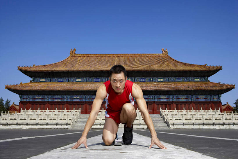 一个人,故宫,蹲,跑,横图,留白,正面,仰视,自由,热情,运动,信心,竞争,北京,中国,亚洲,传统,夏天,看,奥运,活力,力量,摄影,迅速,动作,专心,中国文化,努力,挑战,队服,技能,能力,年轻男性,中国人,年轻人,彩图,低角度拍摄,精力