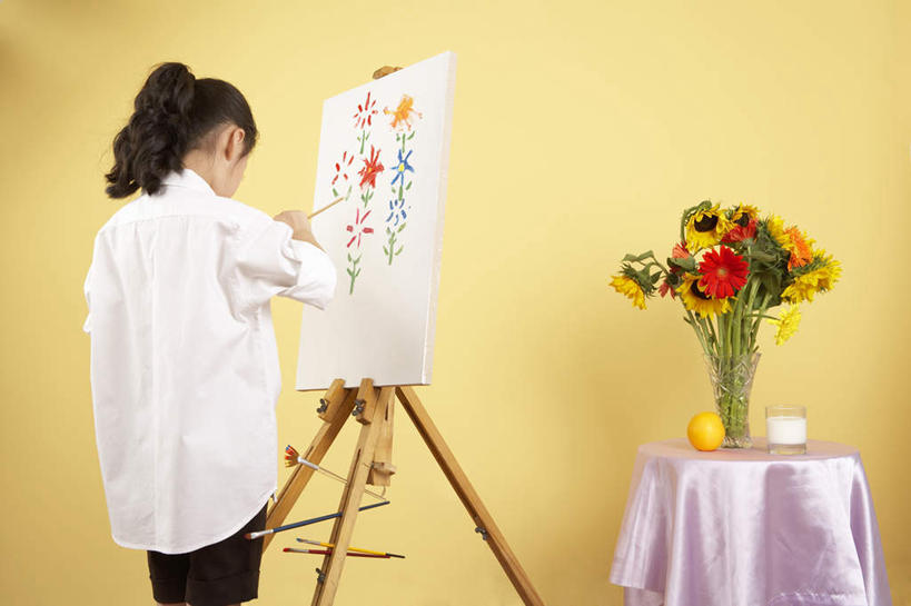 牛奶,儿童,一个人,站,微笑,竖图,俯视,室内,侧面,幸福,纯洁,信心,静物,花瓶,水果,北京,中国,亚洲,仅一个女性,仅一个人,艺术,书桌,画架,刺激,花,小孩,看,仅一个小孩,橙色,可爱,乐趣,童年,童趣,想,摄影,创造力,专心,知识,享乐,练习,作画,童真,烂漫,无邪,天真,女孩,女人,女性,中国人,孩子,画画,彩图,高角度拍摄,美术工作室,女生,油画颜料