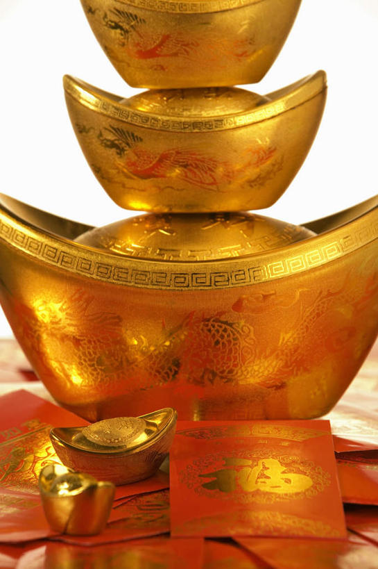 竖图,室内,正面,仰视,桌子,北京,中国,春节,亚洲,墙,财富,摄影,古董,繁荣,元旦,彩图,低角度拍摄,影棚拍摄,元宝,传统节日