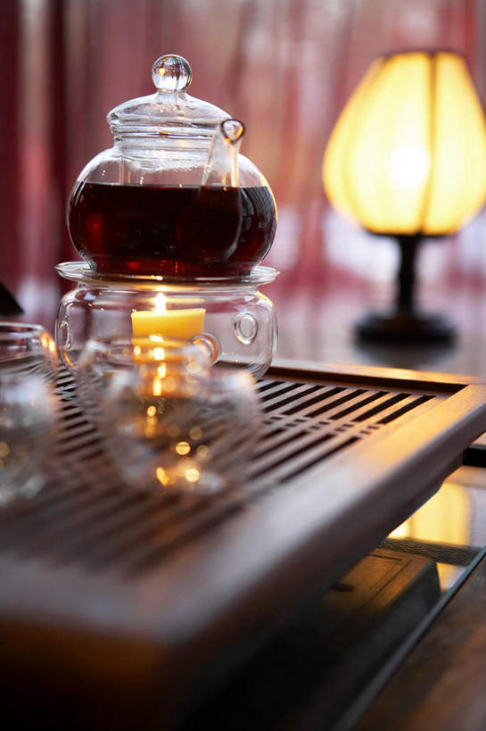 无人,竖图,室内,白天,夜晚,桌子,静物,蜡烛,北京,亚洲,瓷器,烛光,茶道,茶叶,饮食,茶壶,茶馆,摄影,照亮,高雅,中国文化,古典风格,东亚,热饮,茶杯,彩图