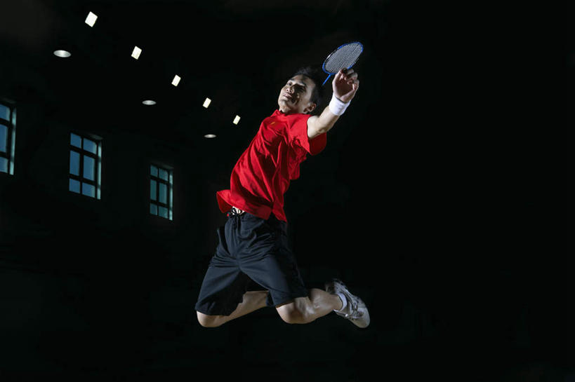 东方人,成年人,一个人,运动员,体育馆,健身房,运动场,跳,举,横图,室内,正面,仰视,运动服,运动鞋,运动,信心,竞争,羽毛球,汽车,北京,中国,亚洲,仅一个男性,仅一个人,伸展,准备,短裤,球场,球拍,半空,拿着,休闲装,体育场,运动裤,车,仅一个年轻男性,红色,交通工具,轿车,看,托,教练,职业,活力,击打,摄影,活动,动作,专心,姿态,伸出,载具,决心,努力,田径运动员,挑战,东亚,雪铁龙,爱国主义,运动馆,体育活动,羽毛球运动,男人,男性,年轻男性,亚洲人,中国人,年轻人,休闲活动,体育运动员,运动选手,举起,举手,举着,向上举,向上伸,向上托,彩图,低角度拍摄,凯旋,健身俱乐部,东风雪铁龙凯旋,雪铁龙凯旋