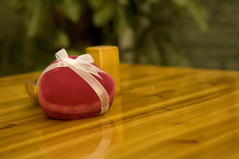 无人,横图,室外,白天,爱情,幸福,纯洁,热情,成功,胜利,建筑业,桌子,玫瑰,礼物,亚洲,装饰,玫瑰花,浪漫,一个,红色,容器,温暖,温馨,恩爱,光彩,单个,华丽,修饰,点缀,和睦,奖牌,感动,荣誉,奖品,东亚,北京市,衬托,美观,雅致,雅观,尊敬,荣耀,光荣,天真,刺玫花,徘徊花,心型,彩图,爱,餐馆,咖啡馆,融洽,订婚戒指