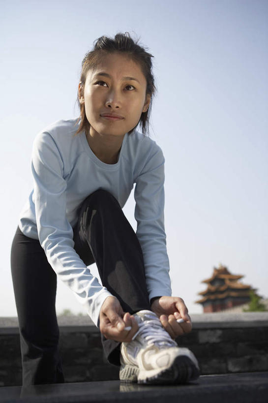 东方人,成年人,一个人,故宫,站,竖图,室外,白天,正面,仰视,运动鞋,锻炼,快乐,比赛,运动,竞争,日光,中国,亚洲,仅一个年轻女性,仅一个女性,仅一个人,准备,训练,T恤,休闲装,娱乐,夏天,休闲,放松,活力,力量,扣,动作,体育运动,近景,田径运动,东亚,万里无云,北京市,技能,体育,年轻女性,女人,女性,亚洲人,中国人,年轻人,休闲活动,彩图,低角度拍摄,健身