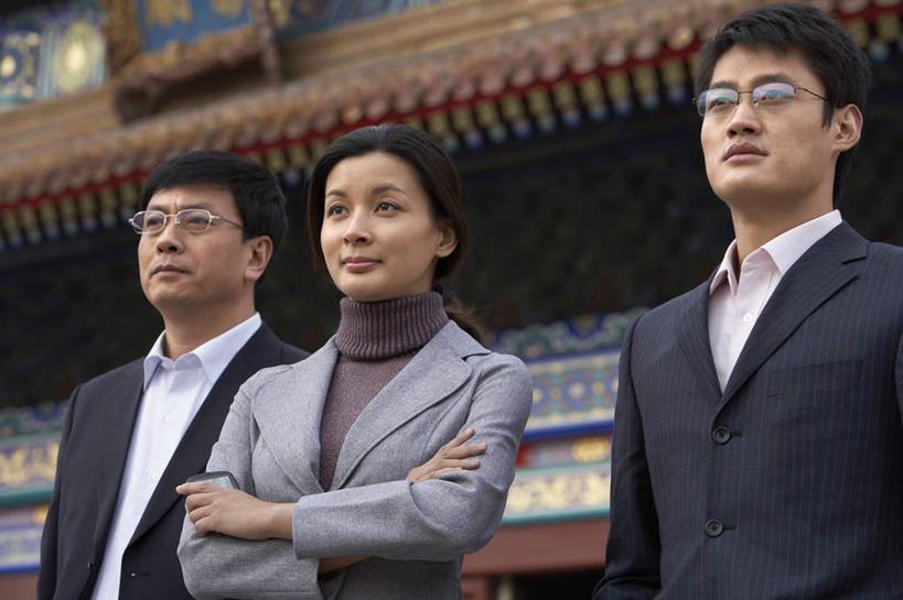 中年人,三个人,商务人士,商务男性,商务女性,站,横图,正面,仰视,衬衫,北京,中国,套装,眼镜,太庙,摄影,商务装,工薪阶层,东亚,年轻男性,年轻女性,中年男性,中国人,年轻人,白领,上班族,半身,彩图,低角度拍摄,衬衣