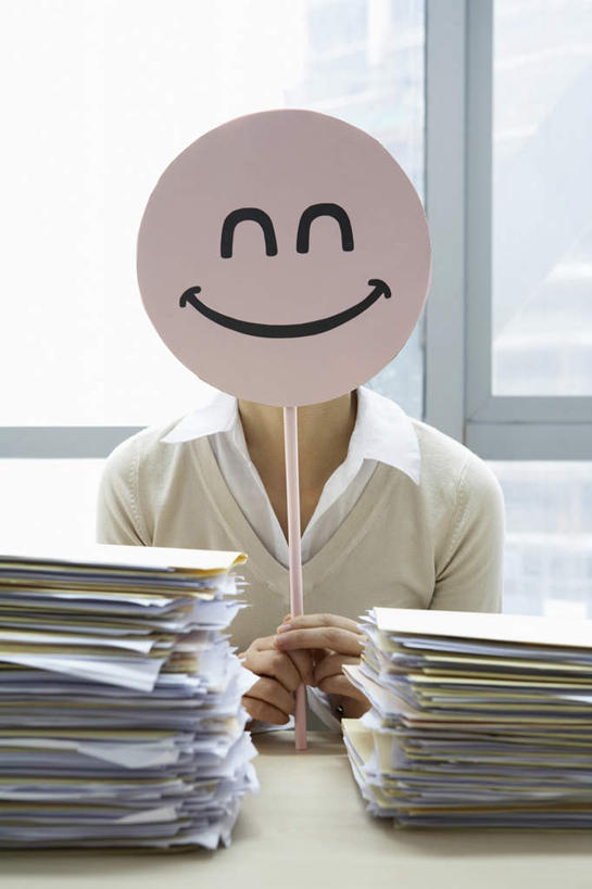 东方人,脸,头,脸颊,一个人,商务人士,商务女性,办公室,坐,竖图,室内,白天,正面,毛衣,商务,窗户,中国,亚洲,仅一个年轻女性,仅一个女性,仅一个人,堆叠,套装,丰富,拿着,书桌,肩膀,职业,办公大楼,夸张,遮,遮掩,保护,幽默,悲伤,笑脸,掩盖,伤心,遮挡,文档,商务装,伪装,工薪阶层,东亚,遮盖,北京市,掩饰,活页夹,哀痛,悲戚,悲痛,厌倦,年轻女性,女人,女性,亚洲人,中国人,年轻人,头部,脸部,脸蛋,面部,白领,上班族,半身,彩图,防护面罩,办公室职员