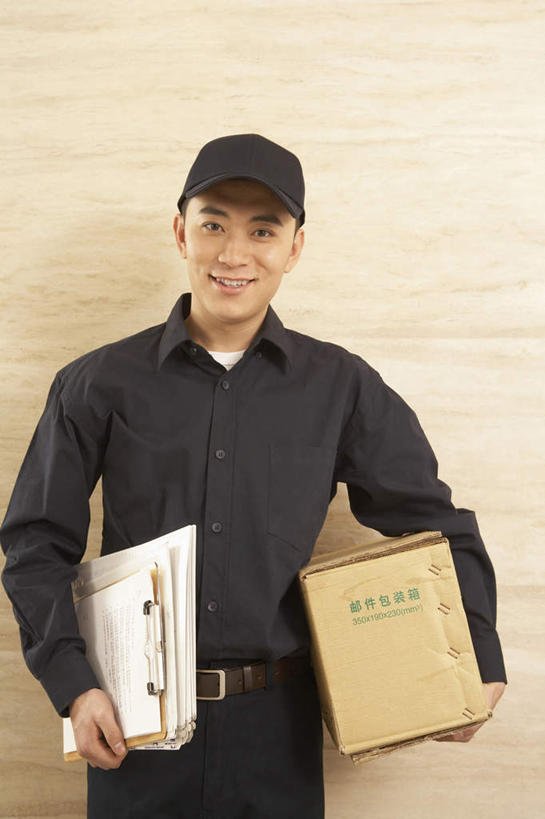 东方人,成年人,一个人,办公室,站,微笑,竖图,室内,白天,正面,制服,商务,中国,亚洲,包装,围墙,拿着,职业,办公大楼,服务,礼节,写字板,近景,东亚,北京市,年轻男性,亚洲人,中国人,年轻人,彩图,递送