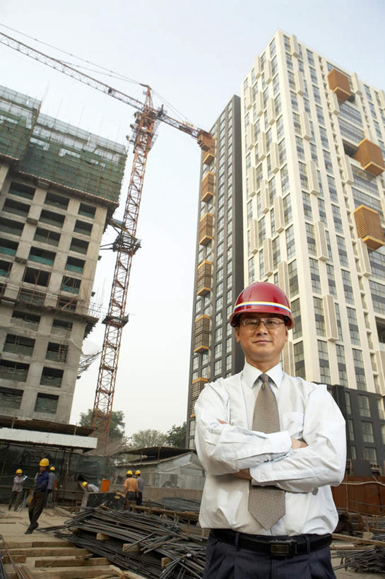 东方人,成年人,中年人,一个人,商务人士,设计师,工程师,建筑师,商务男性,站,双手交叉,微笑,竖图,室外,白天,正面,衬衫,度假,商务,讨论,通讯,旅途,信心,建筑业,技术,美景,城市风光,城市,建筑,摩天大楼,亚洲,捆扎,套装,正装,钢铁,鹤,瓷器,眼镜,景观,拿着,娱乐,设备,脚手架,施工,安全帽,建筑工地,交通工具,看,职业,享受,休闲,机械,景色,放松,想,投资,工业,灵感,权威,工程,专心,领导,双手抱胸,都市风光,星期,载具,努力,商务装,梦想,工薪阶层,东亚,发展,万里无云,北京市,工作车,施工车,技能,把握,男人,男性,中年男性,亚洲人,中国人,白领,上班族,半身,彩图,衬衣,欢乐,苦尽甘来,掌控,节目单