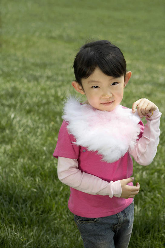 东方人,儿童,一个人,站,微笑,竖图,俯视,室外,白天,留白,正面,旅游,度假,游戏,快乐,纯洁,美景,玩具,羽毛,日光,亚洲,仅一个女性,仅一个人,表演,瓷器,折扇,景观,T恤,拿着,牛仔裤,休闲装,娱乐,草,树,小孩,停车,粉色,绿色,自然,春天,看,手势,仅一个小孩,享受,休闲,景色,放松,活力,季节,可爱,童年,童趣,凝视,生长,怀旧,享乐,愉悦,清新,近景,自然风光,出示,户外活动,童真,东亚,烂漫,无邪,发展,北京市,快活,欢愉,康乐,无忧无虑,天真,女孩,女人,女性,亚洲人,中国人,孩子,休闲活动,彩图,高角度拍摄,高兴,舞蹈,女生,打手势,扇舞,好奇心