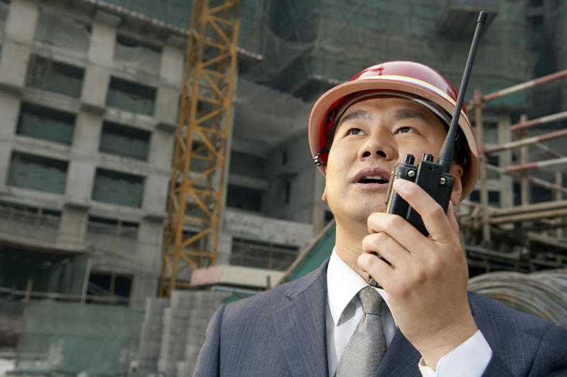 东方人,成年人,中年人,脸,头,脸颊,一个人,商务人士,设计师,导游,工程师,建筑师,商务男性,站,微笑,横图,室外,特写,白天,正面,衬衫,商务,讨论,满意,通讯,旅途,建筑业,摩天大楼,亚洲,捆扎,套装,钢铁,瓷器,拿着,肩膀,脚手架,工人,安全帽,收音机,建筑工地,看,职业,想,投资,工业,灵感,保护,支撑,专心,领导,都市风光,星期,运送,努力,商务装,梦想,蓝图,工薪阶层,东亚,发展,北京市,技能,把握,男人,男性,中年男性,亚洲人,中国人,头部,脸部,脸蛋,面部,白领,上班族,员工,彩图,衬衣,欢乐,匠人,劳动者,体力工,改进,苦尽甘来,掌控,节目单