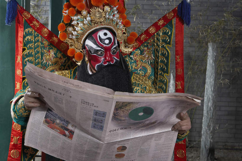 东方人,中年人,老年人,胡须,一个人,商务人士,演员,电影明星,坐,横图,室内,室外,白天,正面,商务,报纸,旗帜,亚洲,表演,装饰,瓷器,拿着,表演者,传统,停车,凉亭,看,思考,读书,专心,中国文化,决心,改变,典礼,伪装,比例,京剧,东亚,将军,东亚文化,北京市,歌剧,亭台楼阁,老年男性,男人,男性,亚洲人,中国人,胡子,络腮胡,影视明星,半身,彩图,传统服装,中国戏曲,防护面罩,传统文化,京剧演员,传媒,性格