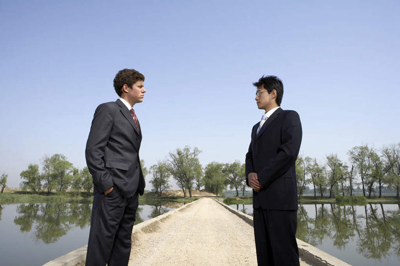 东方人,成年人,一个人,两个人,商务人士,商务男性,站,横图,室外,白天,留白,侧面,衬衫,度假,商务,讨论,游戏,快乐,满意,通讯,友谊,分享,成功,合作,团队,信心,竞争,湖,河流,森林,日光,亚洲,仅一个男性,仅一个人,套装,正装,开会,对称,会议,瓷器,桥,郊区,拿着,干净,刺激,树,仅一个年轻男性,绿色,自然,夏天,职业,休息,休闲,概念,思考,面对面,放松,平衡,同意,收获,保护,协助,支撑,环境,专心,享乐,清新,近景,决心,商务装,工薪阶层,东亚,环境保护,万里无云,北京市,快活,欢愉,康乐,男人,男性,年轻男性,亚洲人,中国人,年轻人,白领,上班族,触摸,彩图,衬衣,高兴,精力,商务会议,白色人种,空头支票,苦尽甘来