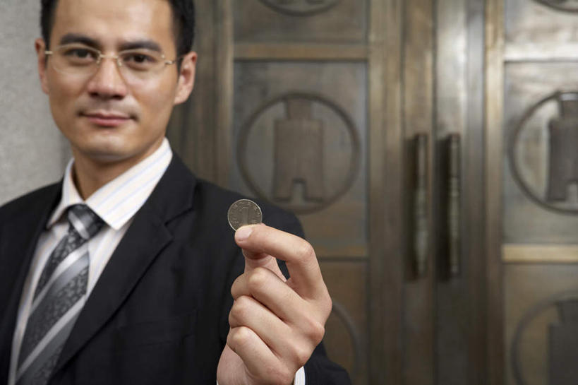 东方人,成年人,中年人,一个人,商务人士,商务男性,站,横图,竖图,室外,白天,留白,正面,衬衫,商务,快乐,满意,兴奋,自由,赚钱,骄傲,成功,胜利,信心,竞争,建筑业,门,街道,上海,亚洲,仅一个男性,仅一个人,仅一个中年男性,捆扎,套装,正装,瓷器,眼镜,大门,云,古城,人行道,拿着,注视,刺激,外滩,观察,看,职业,活力,决定,自信,金融,生活方式,观看,支撑,察看,享乐,敏捷,愉悦,都市风光,关注,清新,运送,商务装,工薪阶层,东亚,能力,货币,硬币,男人,男性,中年男性,亚洲人,中国人,白领,上班族,半身,彩图,衬衣,欢乐,开心