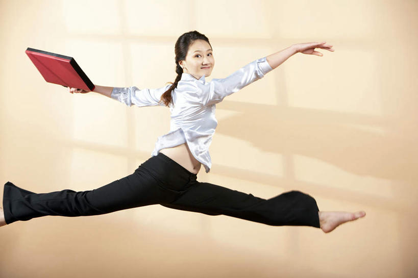 脸,头,脸颊,一个人,办公室,坐,微笑,横图,正面,侧面,仰视,窗户,香烟,北京,中国,亚洲,裤子,褐色,肩膀,背面,休闲,放松,摄影,享乐,伸出,出示,盲人,年轻女性,中国人,年轻人,头部,脸部,脸蛋,面部,半身,彩图,低角度拍摄,舞蹈,芭蕾舞者,摆拍