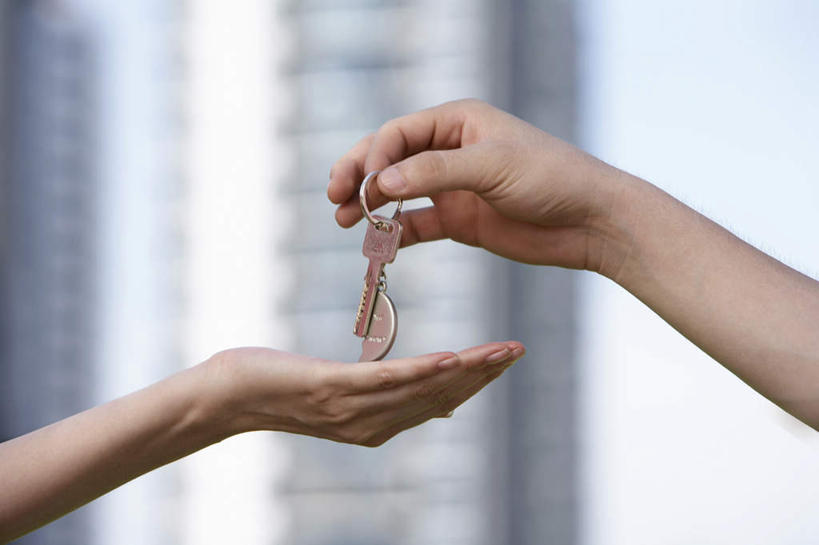 东方人,手,两个人,家庭,丈夫,妻子,横图,室外,特写,正面,仰视,幸福,城市,北京,中国,亚洲,钥匙,一对,现代,夏天,摄影,希望,伸出,运送,房地产,出示,东亚人,异性恋,开端,年轻男性,年轻女性,亚洲人,中国人,年轻人,彩图,低角度拍摄,给予,房屋建设,好消息