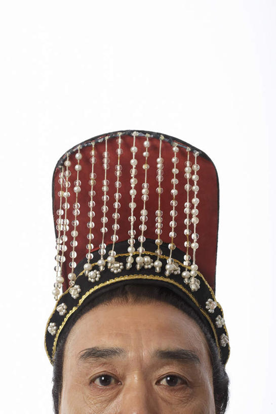 东方人,中年人,老年人,皱纹,胡须,一个人,演员,站,竖图,特写,留白,白色背景,正面,民族服装,仅一个男性,仅一个人,仅一个中年男性,表演,服装,古典,文化,传统,衣服,摄影,服饰,皇帝,古装,中国文化,肖像,秦朝,韵味,老年男性,男人,男性,中年男性,中国人,胡子,络腮胡,彩图,影棚拍摄,传统服装,民俗服,传统文化