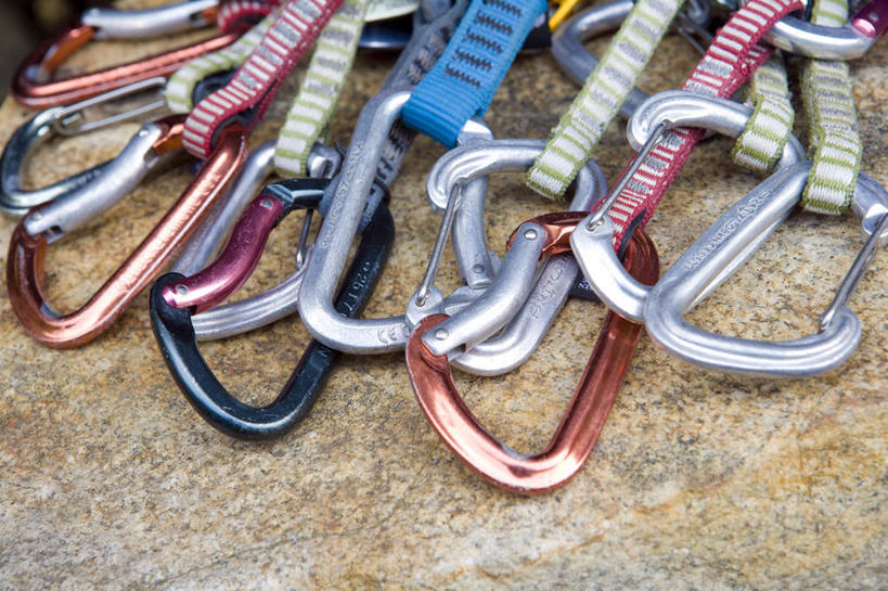 竖图,室外,白天,安全,团队,攀岩,山,中国,金属,设备,极限运动,物品,绳子,力量,摄影,保护,户外活动,挑战,东亚,稳定,冒险,岩石,彩图,岩钉钢环