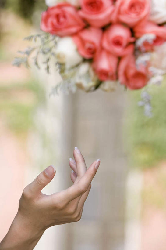 东方人,成年人,一个人,夫妻,妻子,新娘,投,竖图,室外,特写,白天,爱情,婚礼,植物,上海,庆祝,半空,浪漫,传统,花,花朵,排列,插花,花束,恩爱,恋人,摄影,事件,典礼,婚姻,女人,女性,中国人,年轻人,夫妇,情侣,扔,彩图,伴侣