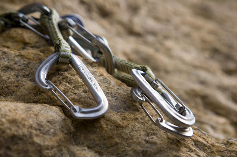 横图,室外,白天,安全,攀岩,山,中国,金属,设备,极限运动,物品,绳子,力量,摄影,保护,户外活动,挑战,东亚,稳定,冒险,岩石,彩图,岩钉钢环