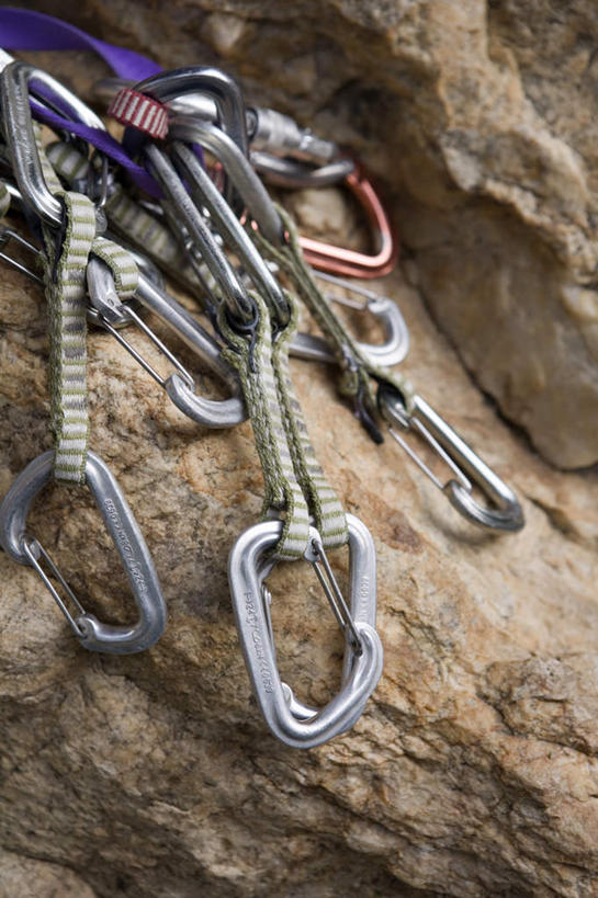 竖图,室外,白天,安全,团队,攀岩,山,中国,金属,设备,极限运动,物品,绳子,力量,摄影,保护,户外活动,挑战,东亚,稳定,冒险,岩石,彩图,岩钉钢环