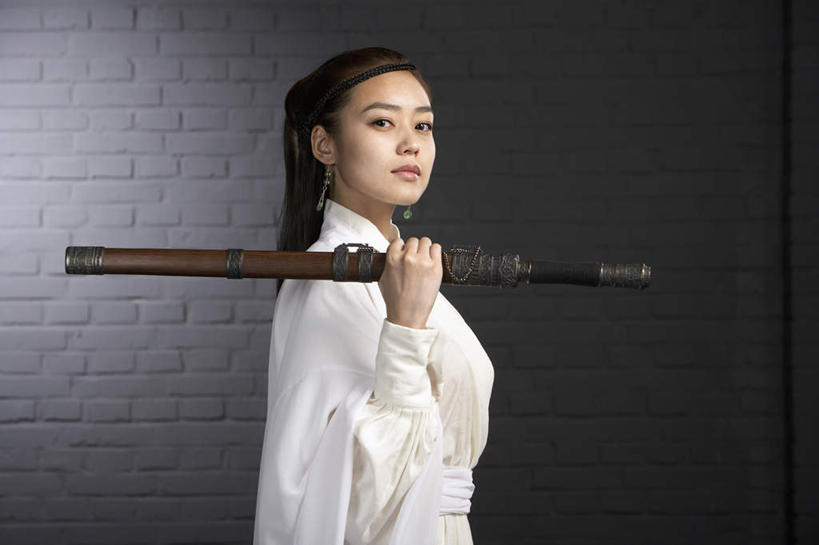 东方人,成年人,一个人,站,横图,室内,正面,信心,武术,中国,仅一个女性,传统,古代,武器,力量,摄影,敬礼,剑,武士,中国文化,东亚,忠诚,英雄,古代文明,能力,年轻女性,女性,亚洲人,中国人,年轻人,彩图,影棚拍摄,传统服装,传统文化,韧性