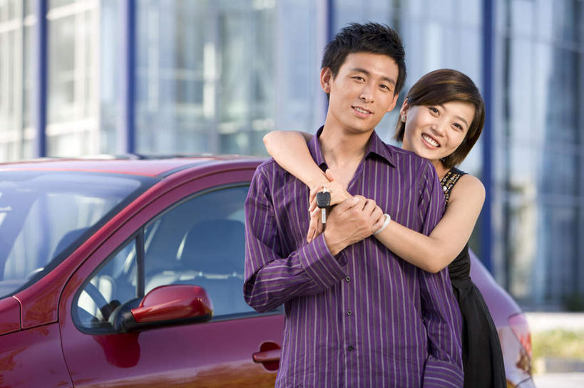 东方人,成年人,中年人,两个人,丈夫,妻子,笑,微笑,露齿笑,横图,室外,白天,购物,满意,兴奋,成功,消费,技术,汽车,北京,中国,亚洲,庆祝,机动车,钥匙,浪漫,拿着,顾客,刺激,车,交通工具,轿车,休闲,轿子,财富,运输,摄影,都市风光,购买,载具,肖像,车钥匙,东亚,异性恋,陈列室,男人,女人,女性,亚洲人,中国人,半身,爱,商业活动