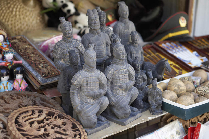 无人,学生,横图,室外,特写,侧面,消费,兵马俑,中国,亚洲,行人,游客,游人,市场,传统,路人,旅客,纪念品,摄影,中国文化,手艺,东亚,过客,彩图,旅行,传统文化