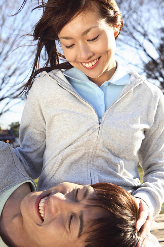 东方人,夫妻,公园,微笑,爱情,浪漫,春天,恩爱,恋人,生活方式,肖像,异性恋,男人,男性,女人,亚洲人,年轻人,夫妇,情侣,彩图,爱,伴侣