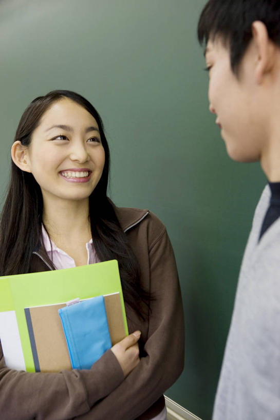 东方人,少年,笑,微笑,友谊,书房,水笔,黑板,教室,肖像,男人,男性,女人,亚洲人,年轻人,彩图