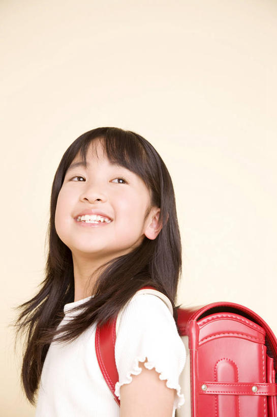 东方人,儿童,微笑,室内,纯洁,小孩,可爱,童年,童趣,生活方式,肖像,童真,烂漫,无邪,背包客,天真,女孩,女人,亚洲人,孩子,彩图,影棚拍摄