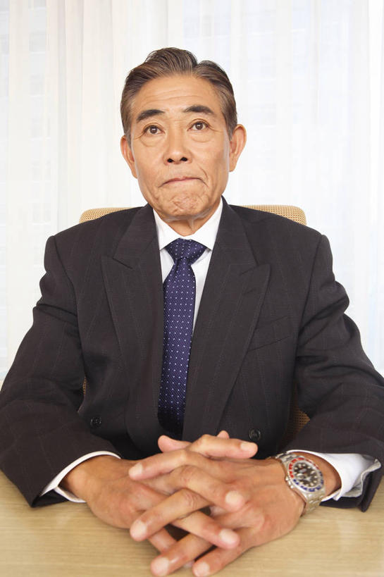 东方人,中年人,一个人,商务人士,商务,讨论,桌子,亚洲,仅一个男性,仅一个人,仅一个中年男性,书桌,肖像,采访,男人,男性,中年男性,亚洲人,彩图