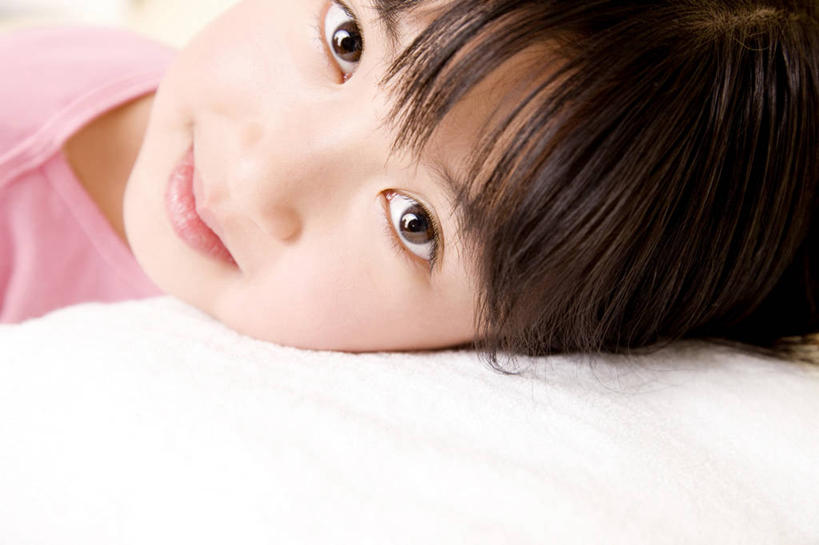 东方人,儿童,室内,纯洁,小孩,毛巾,可爱,童年,童趣,生活方式,肖像,童真,烂漫,无邪,天真,女孩,女人,亚洲人,孩子,彩图,影棚拍摄