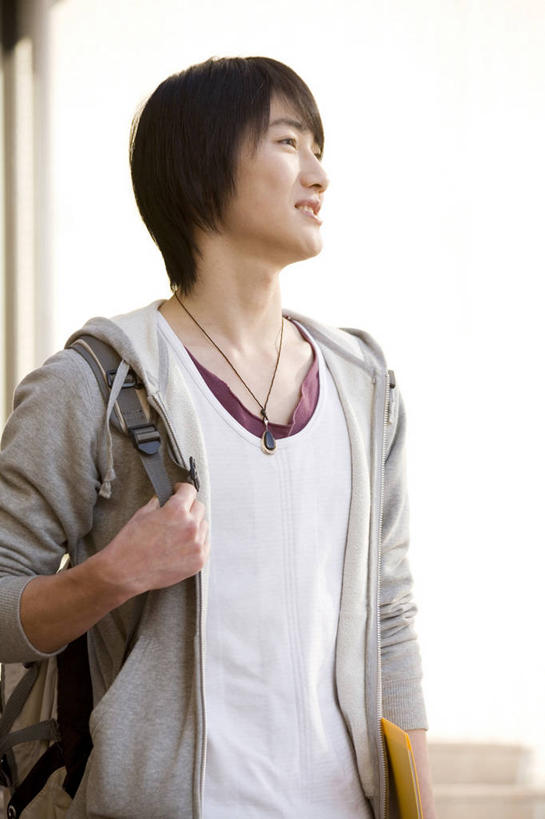 东方人,少年,学生,笑,微笑,书房,肖像,男人,男性,亚洲人,年轻人,彩图