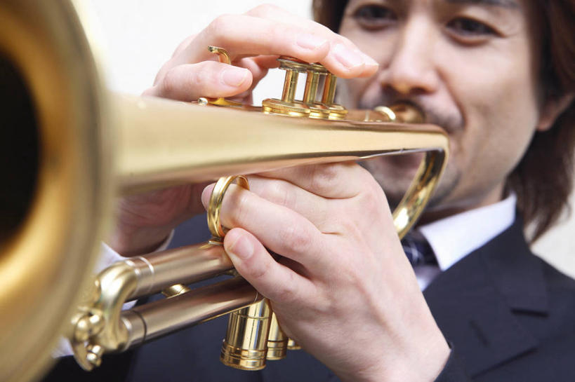 东方人,中年人,亚洲,乐器,小号,音乐,生活方式,男人,男性,亚洲人,彩图