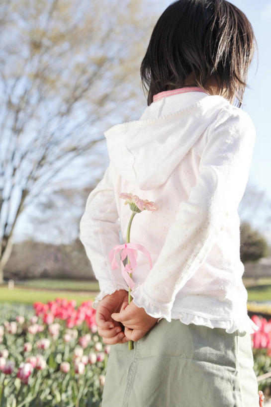 东方人,儿童,纯洁,植物,礼物,小孩,春天,可爱,童年,童趣,生活方式,童真,烂漫,无邪,天真,亚洲人,孩子,彩图