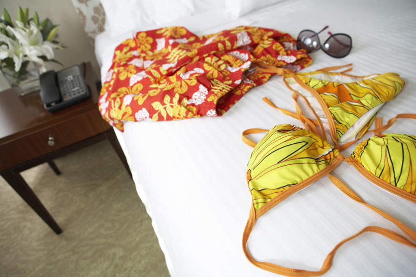 无人,横图,俯视,室内,泳装,比基尼,度假,床,卧室,酒店,百合花,中国,泳裤,浪漫,太阳镜,休闲,舒服,放松,摄影,生活方式,宁静,享乐,华贵,东亚,休闲活动,彩图,高角度拍摄