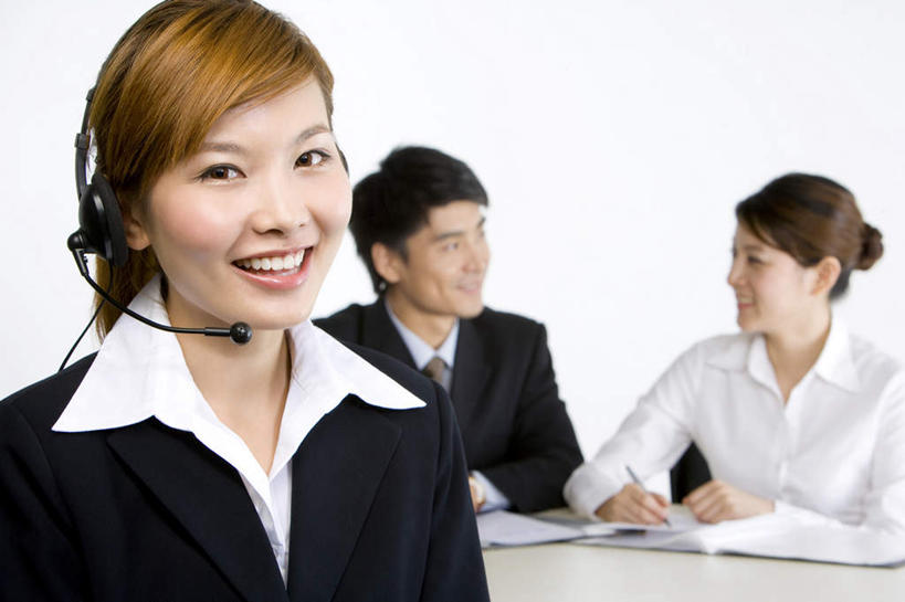 东方人,成年人,脸,头,脸颊,三个人,商务人士,商务男性,商务女性,笑,打电话,微笑,露齿笑,白色背景,正面,衬衫,商务,快乐,热情,团队,套装,工作,会议,肩膀,耳麦,职业,服务,协助,呼叫中心,享乐,肖像,商务装,合伙,工薪阶层,会议中心,可靠,接待员,责任,忠告,男人,男性,年轻男性,年轻女性,女人,女性,亚洲人,中国人,年轻人,头部,脸部,脸蛋,面部,白领,上班族,彩图,影棚拍摄,衬衣,办公室职员,操作员,客户服务代表