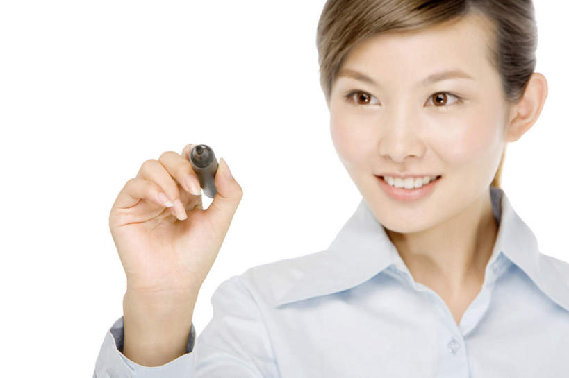 东方人,成年人,脸,头,脸颊,一个人,商务人士,商务女性,举,微笑,留白,白色背景,正面,商务,快乐,幸福,信心,写,套装,肩膀,水笔,白板,托,职业,创造力,享乐,肖像,商务装,草图,工薪阶层,年轻女性,女人,女性,亚洲人,中国人,年轻人,头部,脸部,脸蛋,面部,白领,上班族,举起,举手,举着,向上举,向上伸,向上托,彩图,影棚拍摄,毡尖笔,办公室职员